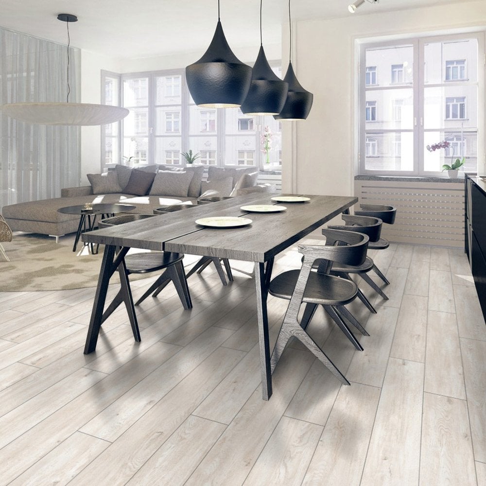 County Oak - Lustre 8mm High Gloss Laminate Flooring (84873)
