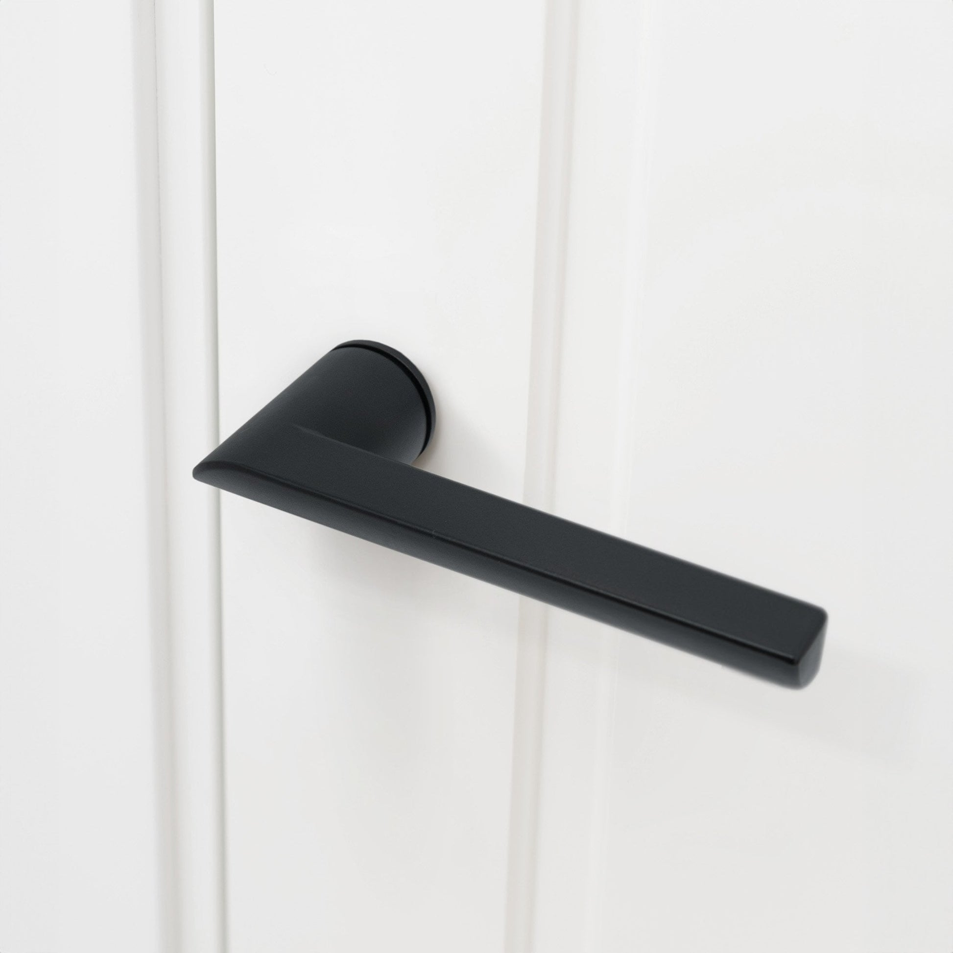 Studio Industrial Round Rose Lever Door Handle Set - Matt Black (307043)