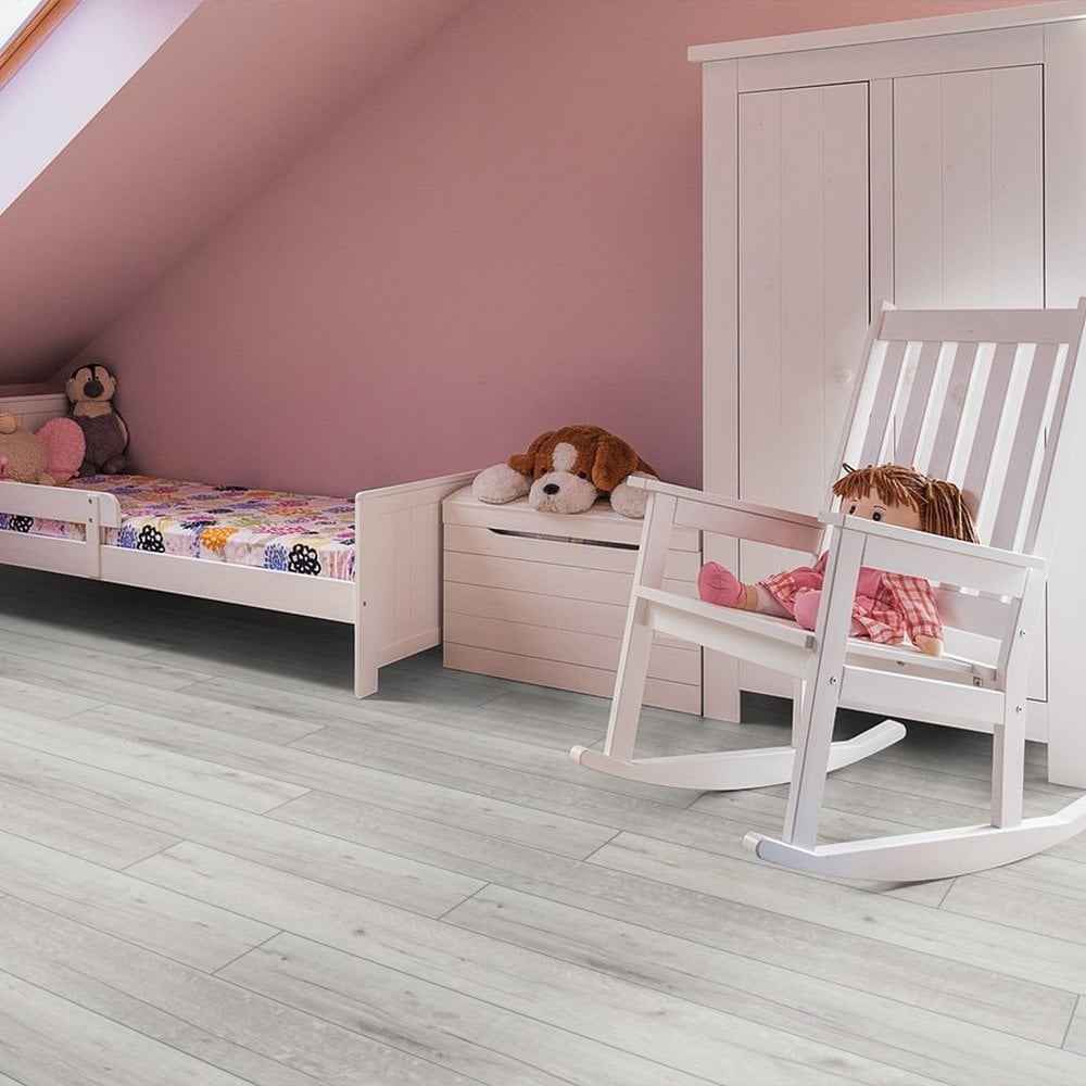Rip Oak White - Robusto Villa 12mm Laminate Flooring (85189)