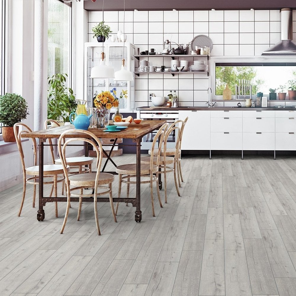 Rip Oak White - Robusto Villa 12mm Laminate Flooring (85189)