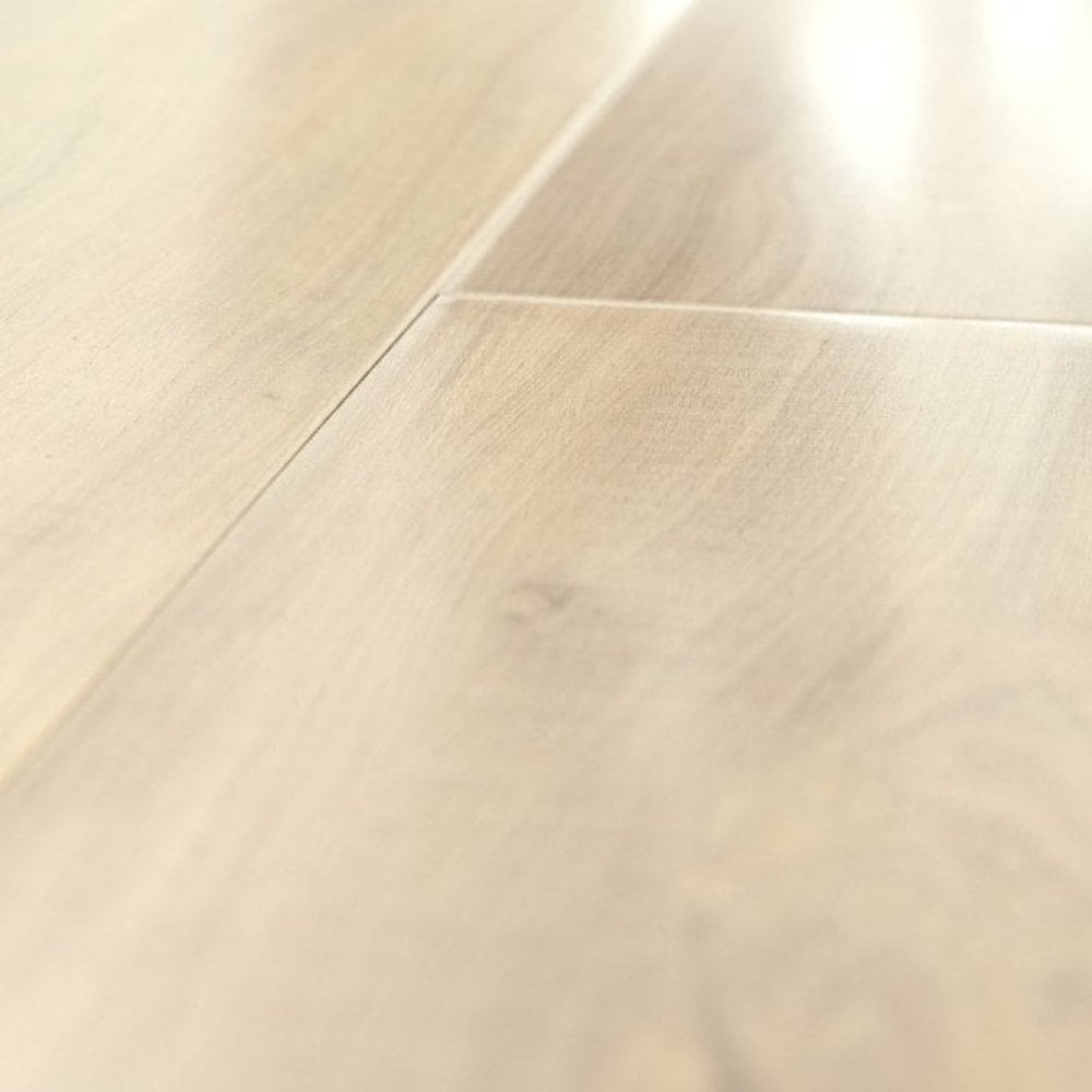 Natural Oak - Glamour 12mm High Gloss Laminate Flooring (122133)
