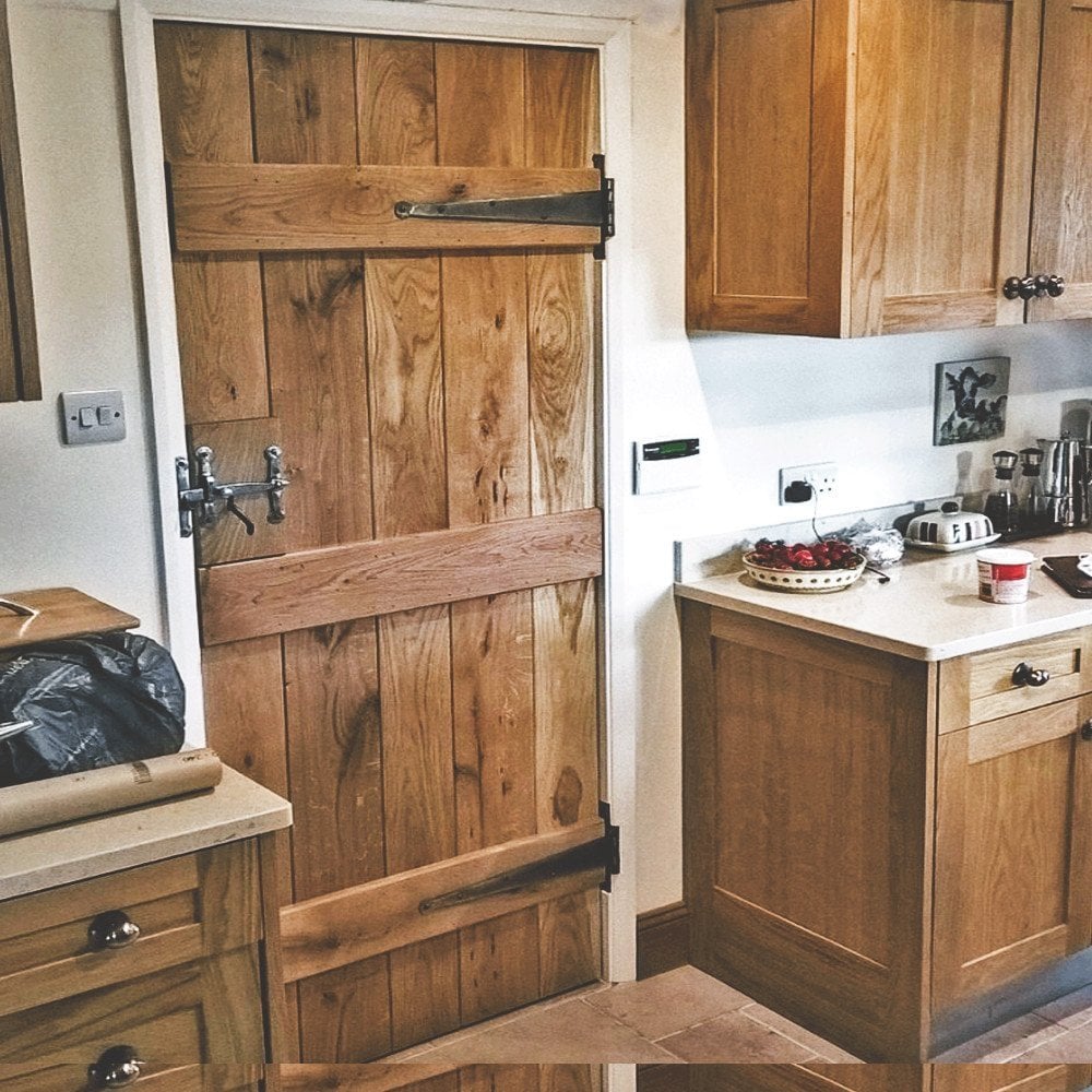 Oak Internal Unfinished Rustic Grange Solid Ledged Door (122345)