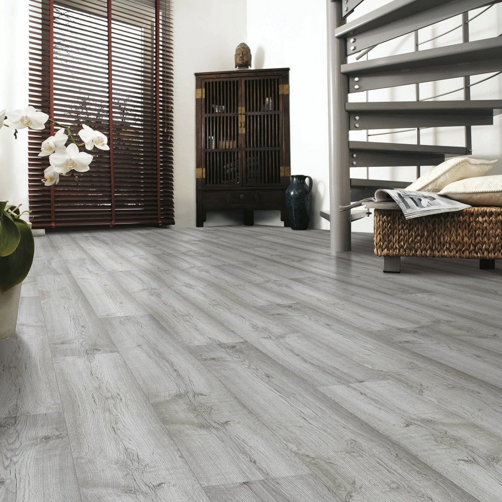 Dartmoor Oak - Eurohome Vario+ 12mm Laminate Flooring (122445)