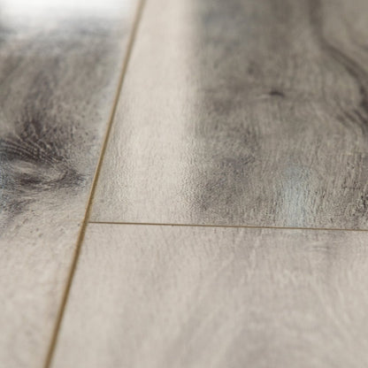 Glacier Oak - Lustre 8mm High Gloss Laminate Flooring (89182)
