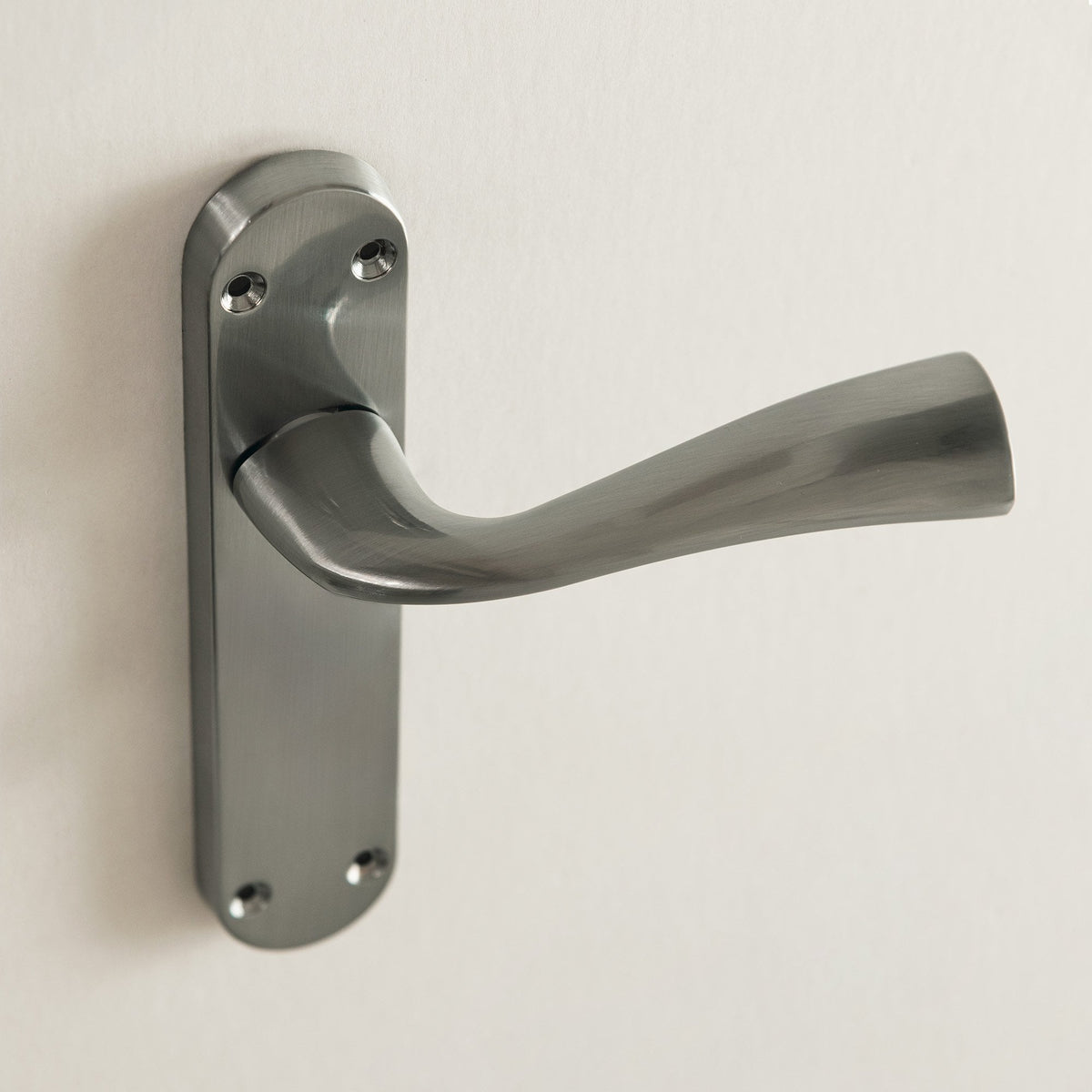 Scimitar Lever on Backplate Door Handle Set - Satin Chrome