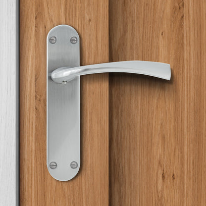 Scimitar Lever on Backplate Door Handle Set - Satin Chrome