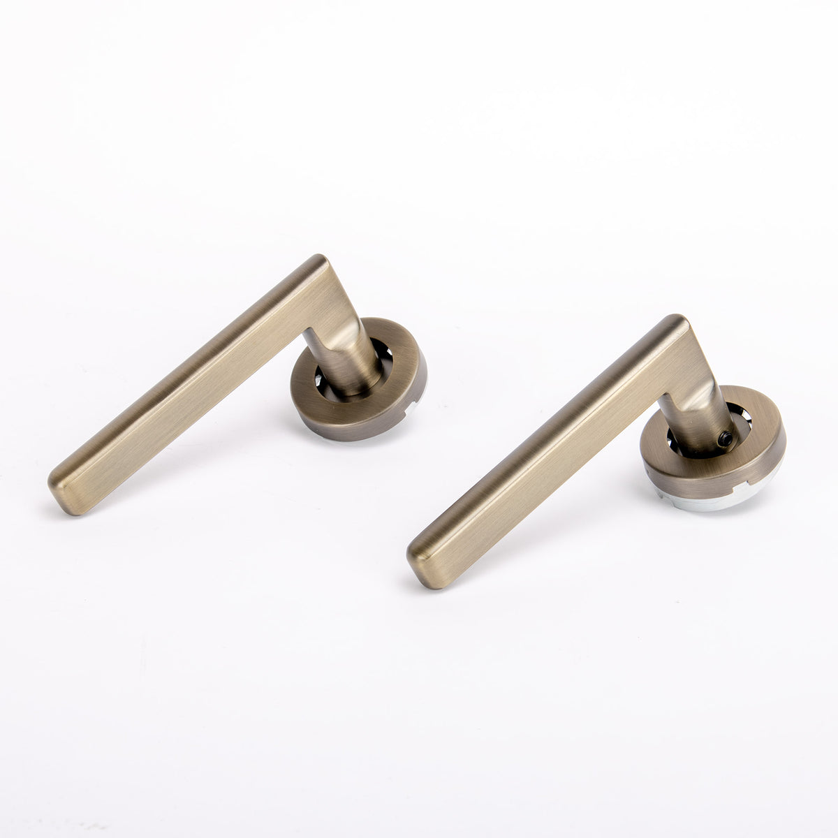 Superior Luna Lever on Round Rose Handle Set - Antique Brass