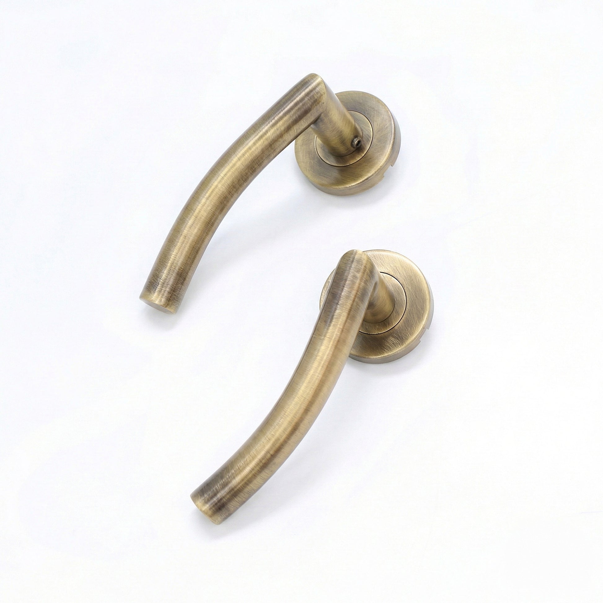 Superior Miranda Lever on Round Rose Handle Set - Antique Brass