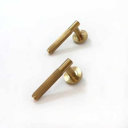 Fluted Lever on Round Rose Door Handle Set - Satin Gold