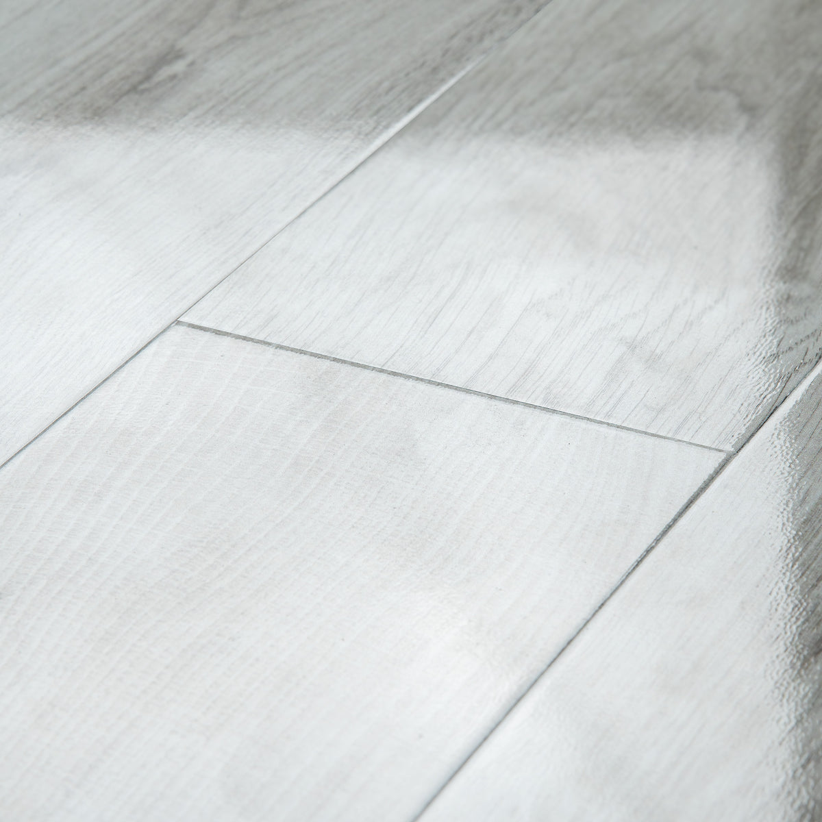 Oak Fresco Snow - Aqua Pro 8mm High Gloss Laminate Flooring