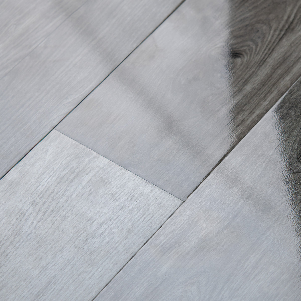 Oak Uptown - Aqua Pro 8mm High Gloss Laminate Flooring