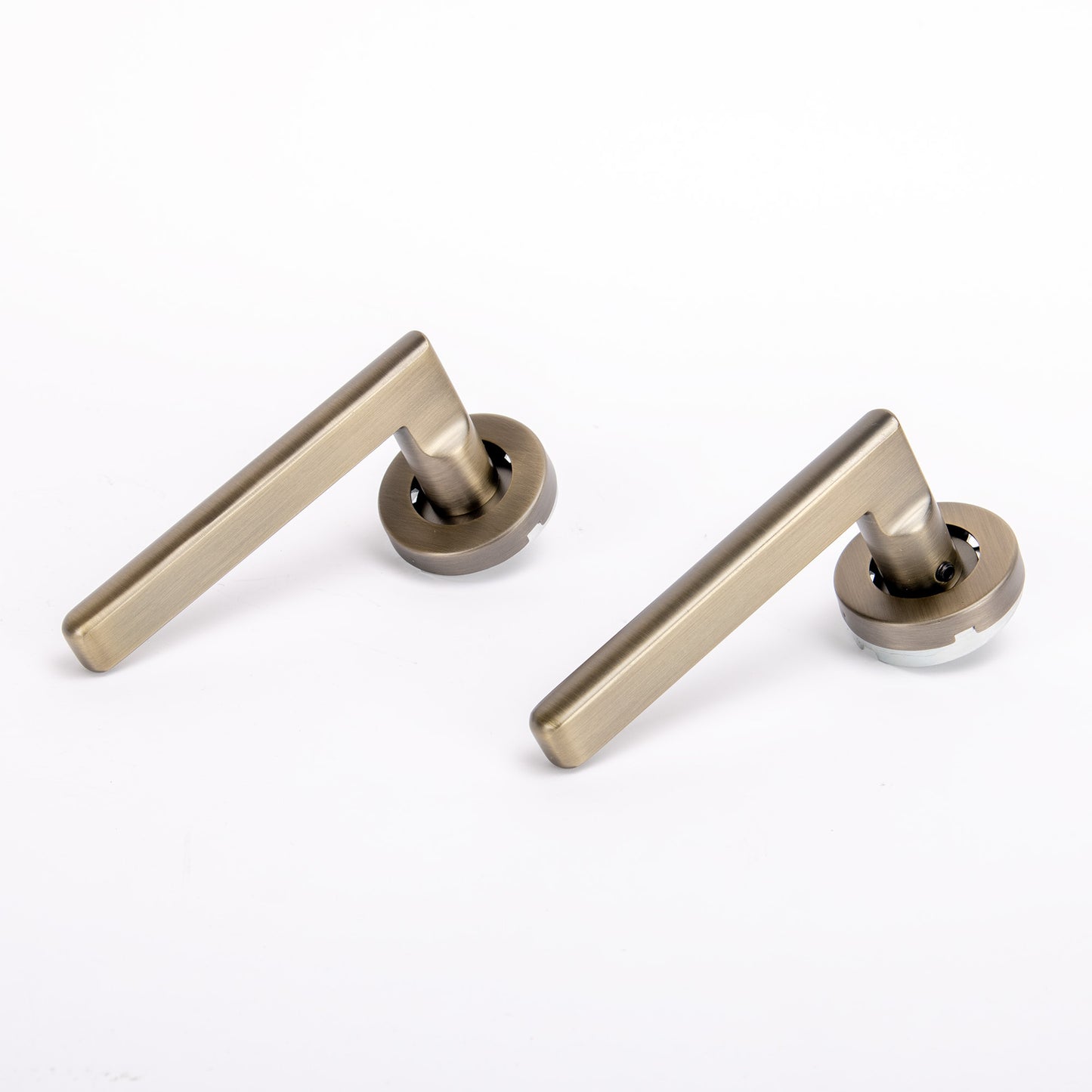 Superior Luna Lever on Round Rose Handle Set - Antique Brass (123473)